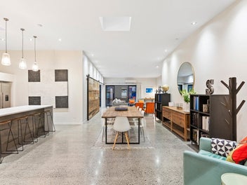 Sale Street loft | Mixed-Use Manhattan-style