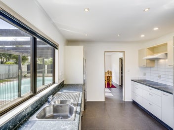 Enormous family living plus pool - key location