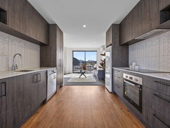 Lock-and-Leave Living Near Hagley Park