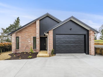 Exceptional Brand New Home - Rural Outlook