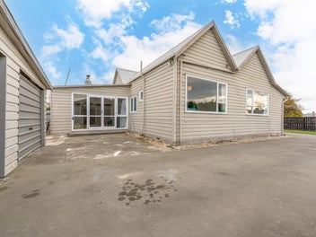 Charming Cottage - The Perfect Place to Start!