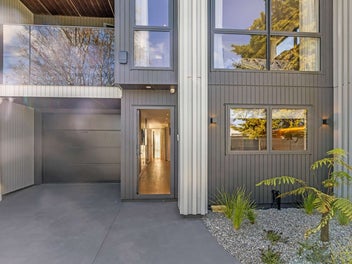 Stunning Central Taupo Townhouse