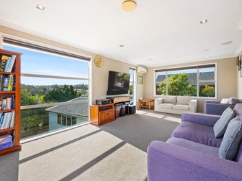 Private Cul-de-Sac Living with Space for Everyone