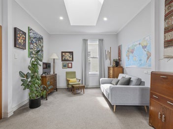 SUNNY KILBIRNIE CHARM & CONVENIENCE