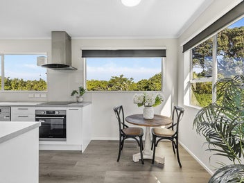 START HERE, SETTLE IN - PRIME SPOT IN THE BAY