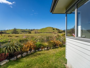 Gorgeous Quality Home With A Rural Outlook