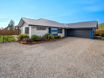 Gorgeous Quality Home With A Rural Outlook