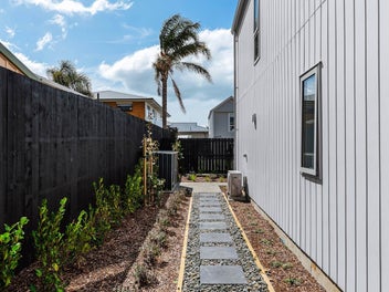 Vacant and Ready - Vendors Want It Sold!