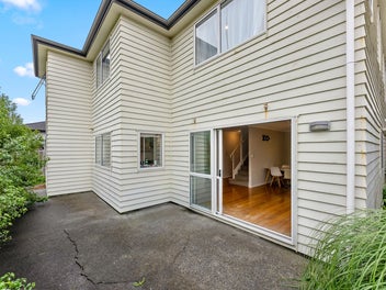 5-bedroom home in Mission Heights School Zone