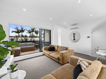 Freehold and must be sold...Before Christmas!