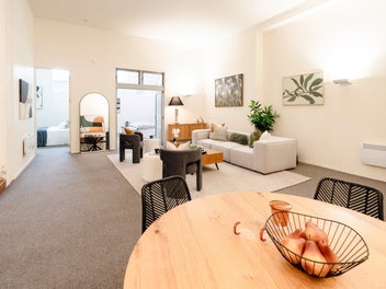 SUNNY 3-BED PAD + CAR PARK