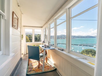 4 x FLAT MT VICTORIA MULTI INCOME