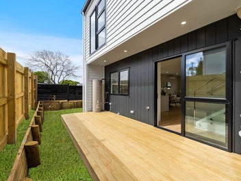 Freestanding & Design-Living- Central Mt Welli...