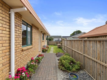Low maintenance downsizer – handy to town
