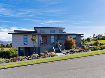 Luxurious Living with 360 Degree Views