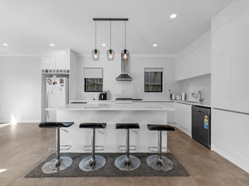 Near New, Stand-Alone – Vendor Must Sell!