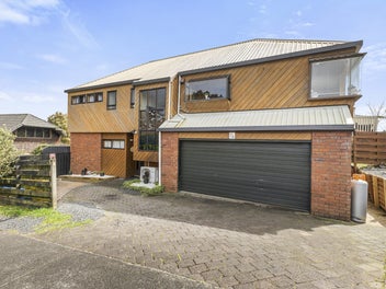 Spacious 3-Bedroom Family Home in the Heart of...
