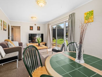 Gateway to Waiatarua Reserve & Remuera Lifestyle