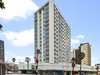Corner apartment plus secure carpark