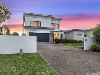 Resort-Style Luxury On The Fairway