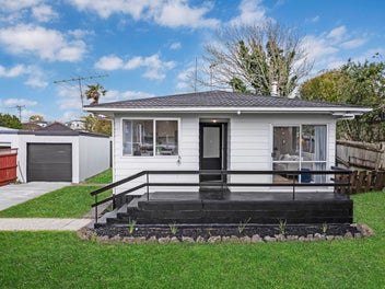 Easy Living, Perfect Location – Road Frontage