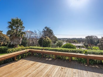 Modern Comfort | Sunny Elevated Outlook