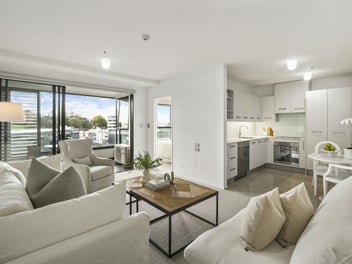 Superb sun drenched sub-penthouse level