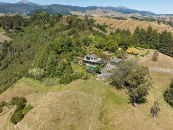 3+ha Lifestyle Property - 80sqm Garage + Pool!