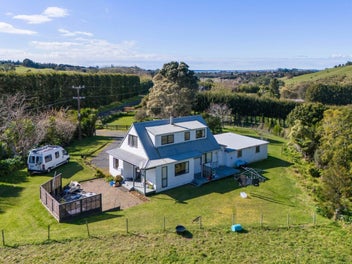 Multigenerational Living, Flat Grazing, River
