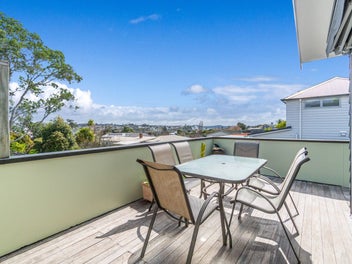 Cosy living with a coastal lifestyle