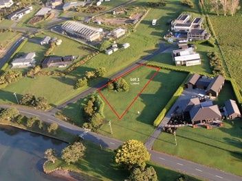 Seize Your Slice of Coastal Paradise!