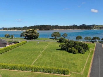 Seize Your Slice of Coastal Paradise!