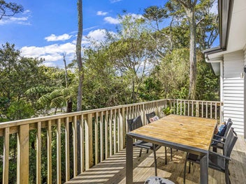 Freehold, Sunny & Open Plan!