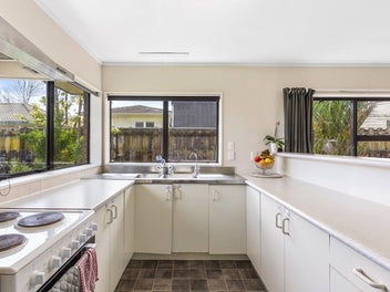 Single Level Brick and Tile, Priced To Move Now!