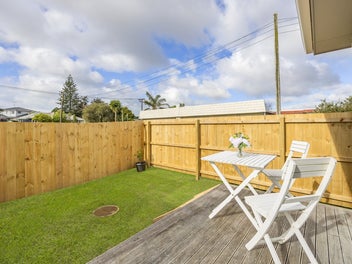 Modern, Easy Care Living!