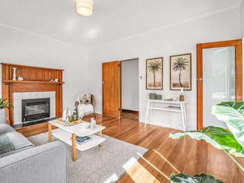 1950s Charm in Sought-After Saint Johns Hill