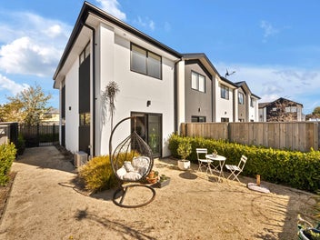 Quick Sale Required: Stylish Modern Townhouse