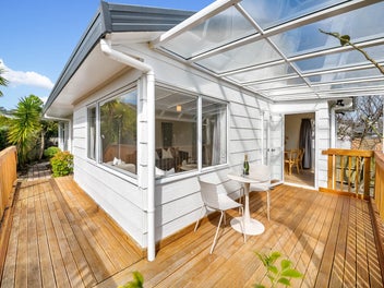 Sunny & Stylish - Your Easy-Care 1st Home Awaits!