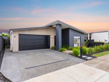 Your Dream Single-Level Family Home Awaits!