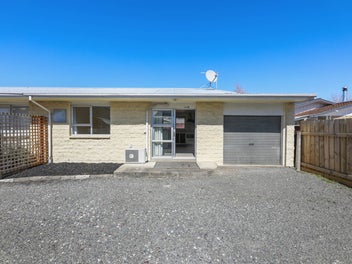 Tidy One-Bedroom Close to Town
