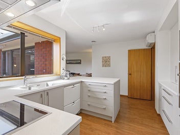 Fantastic Family Home in Thornhill Place