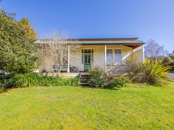 A gracious dame in a fantastic location