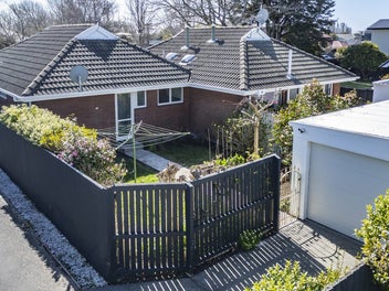 Fabulous Townhouse In Prime Location