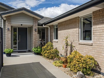 Hospital Staff or Lock N Leave -Enquiry Over $985k