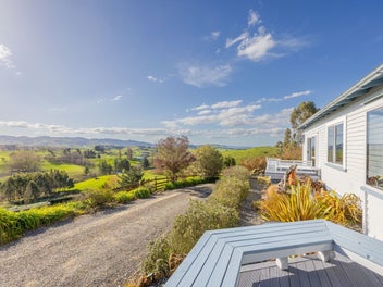 Land, Views & Sunsets