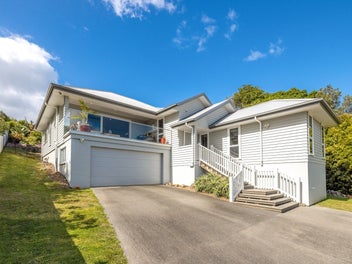 Family home with extensive garaging