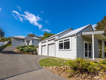 Family home with extensive garaging