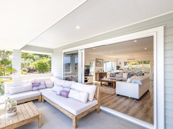 Family home with extensive garaging