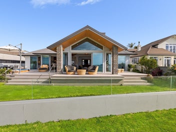 Picture perfect, waterfront living