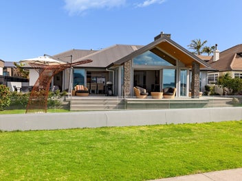 Picture perfect, waterfront living